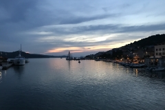 Tisno bei Nacht