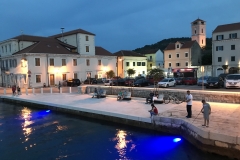 Tisno bei Nacht