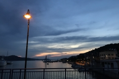 Tisno bei Nacht
