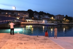 Tisno bei Nacht