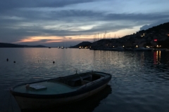 Tisno bei Nacht